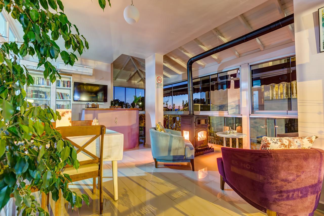Nefes Hotel Ayvalik Exterior photo